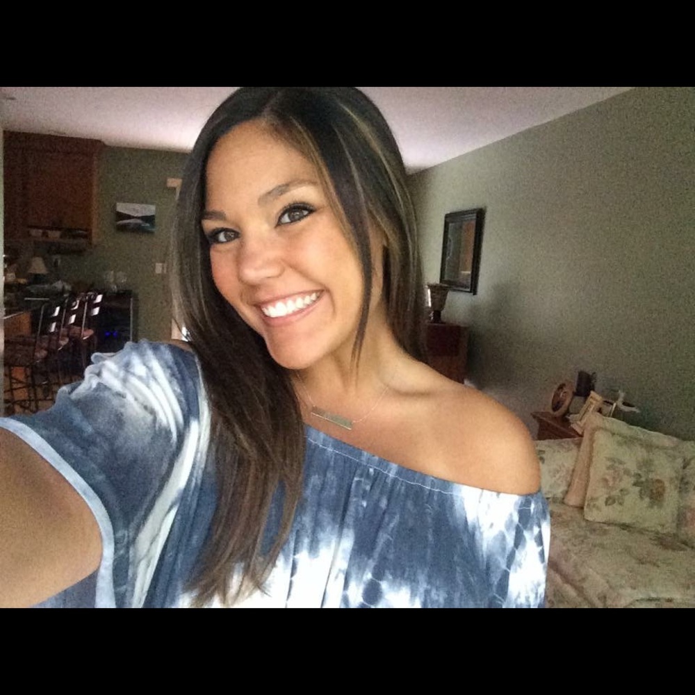 Meet your Posher, Claudia